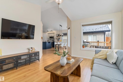 23 Grayridge Bay, Stony Plain, AB - Indoor Photo Showing Living Room
