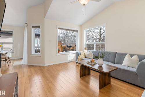 23 Grayridge Bay, Stony Plain, AB - Indoor Photo Showing Living Room