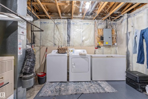 23 Grayridge Bay, Stony Plain, AB - Indoor Photo Showing Laundry Room