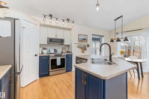 23 Grayridge Bay, Stony Plain, AB - Indoor Photo Showing Kitchen With Double Sink