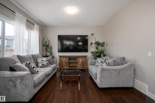 3222 Chernowski Way, Edmonton, AB - Indoor Photo Showing Living Room
