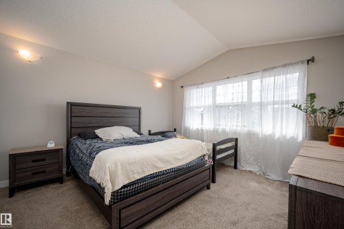 3222 Chernowski Way, Edmonton, AB - Indoor Photo Showing Bedroom