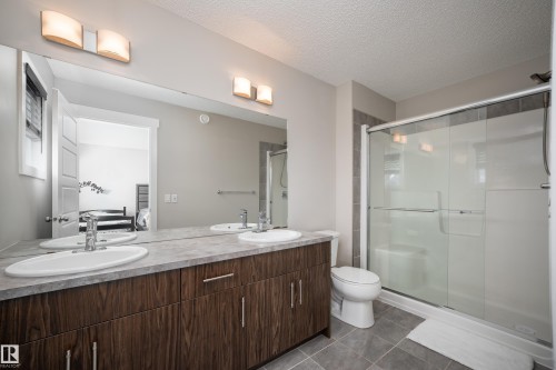 3222 Chernowski Way, Edmonton, AB - Indoor Photo Showing Bathroom