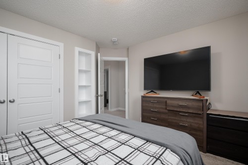 3222 Chernowski Way, Edmonton, AB - Indoor Photo Showing Bedroom