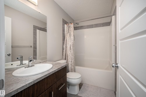 3222 Chernowski Way, Edmonton, AB - Indoor Photo Showing Bathroom