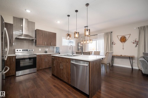 3222 Chernowski Way, Edmonton, AB - Indoor Photo Showing Kitchen With Upgraded Kitchen