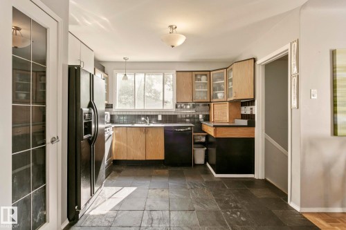 9203 76 Street, Edmonton, AB - Indoor Photo Showing Kitchen