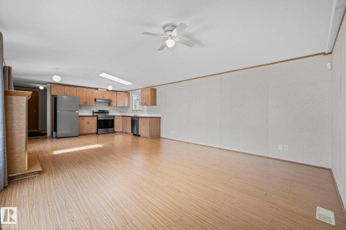 Open-concept living space with wood-finish flooring, a ceiling fan, and recessed lighting - 623 Evergreen Park, Edmonton, AB - Indoor Photo Showing Kitchen