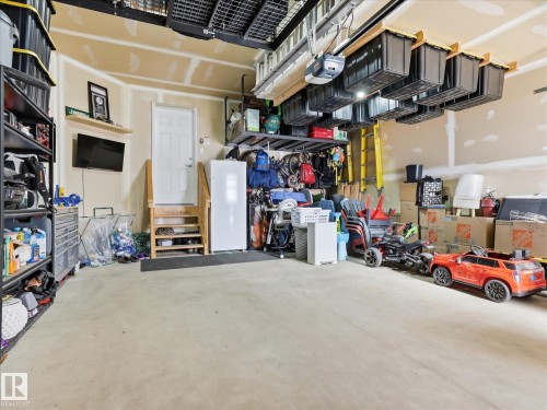 8420 Cushing Court, Edmonton, AB - Indoor Photo Showing Garage