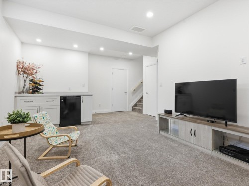 8420 Cushing Court, Edmonton, AB - Indoor