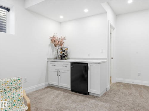 8420 Cushing Court, Edmonton, AB - Indoor Photo Showing Other Room