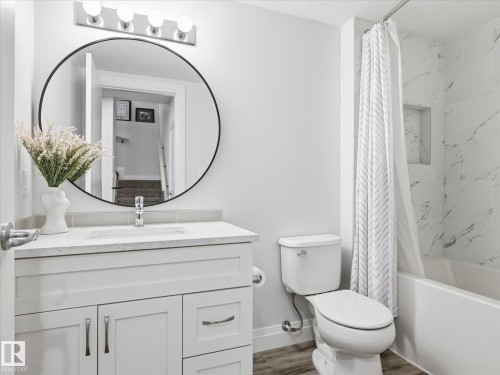 8420 Cushing Court, Edmonton, AB - Indoor Photo Showing Bathroom