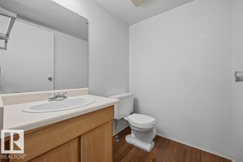 54 4403 Riverbend Road, Edmonton, AB - Indoor Photo Showing Bathroom