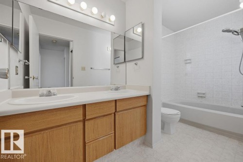 54 4403 Riverbend Road, Edmonton, AB - Indoor Photo Showing Bathroom