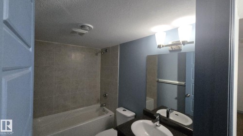 3617 Weidle Bend Bend, Edmonton, AB - Indoor Photo Showing Bathroom
