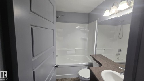 3617 Weidle Bend Bend, Edmonton, AB - Indoor Photo Showing Bathroom