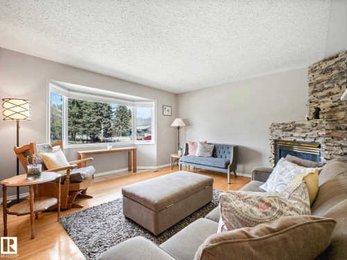 12303 131 Avenue, Edmonton, AB - Indoor Photo Showing Living Room