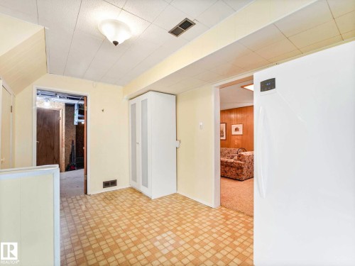 12303 131 Avenue, Edmonton, AB - Indoor Photo Showing Other Room