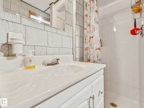12303 131 Avenue, Edmonton, AB - Indoor Photo Showing Bathroom