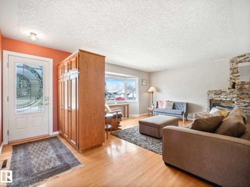 12303 131 Avenue, Edmonton, AB - Indoor Photo Showing Living Room