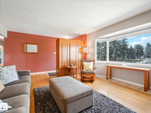 12303 131 Avenue, Edmonton, AB - Indoor Photo Showing Living Room