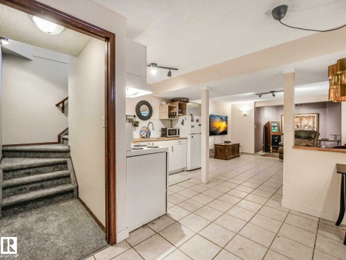 18508 50 Avenue, Edmonton, AB - Indoor Photo Showing Kitchen