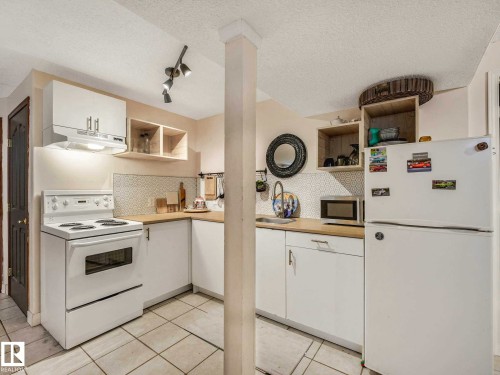 18508 50 Avenue, Edmonton, AB - Indoor Photo Showing Kitchen