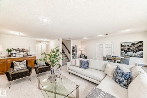 38 920 119 Street, Edmonton, AB - Indoor Photo Showing Living Room