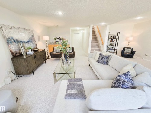 38 920 119 Street, Edmonton, AB - Indoor Photo Showing Living Room