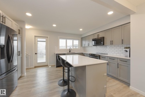 19620 27 Avenue, Edmonton, AB - Indoor Photo Showing Kitchen With Upgraded Kitchen