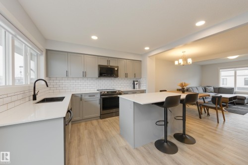 19620 27 Avenue, Edmonton, AB - Indoor Photo Showing Kitchen With Upgraded Kitchen