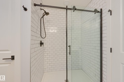 19620 27 Avenue, Edmonton, AB - Indoor Photo Showing Bathroom