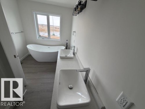 4207 55 Avenue, Lamont, AB - Indoor Photo Showing Bathroom