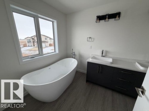 4207 55 Avenue, Lamont, AB - Indoor Photo Showing Bathroom