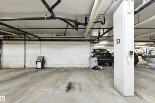 202 622 Mcallister Loop, Edmonton, AB - Indoor Photo Showing Garage