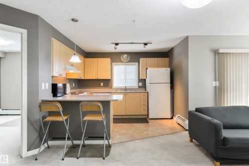 202 622 Mcallister Loop, Edmonton, AB - Indoor Photo Showing Kitchen