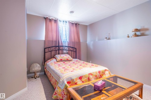 4431 48 Avenue, Clyde, AB - Indoor Photo Showing Bedroom