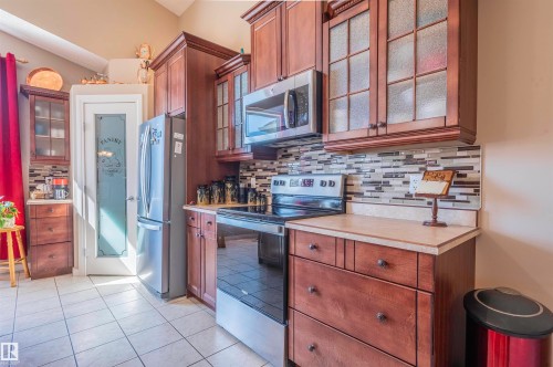 4431 48 Avenue, Clyde, AB - Indoor Photo Showing Kitchen
