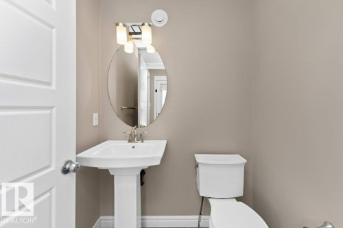 2146 Trumpeter Way, Edmonton, AB - Indoor Photo Showing Bathroom