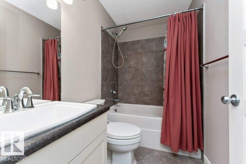 2146 Trumpeter Way, Edmonton, AB - Indoor Photo Showing Bathroom