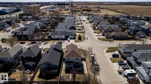 Residential street featuring single-family homes with pitched roofs - 55 Lamplight Cove, Spruce Grove, AB - Outdoor With View