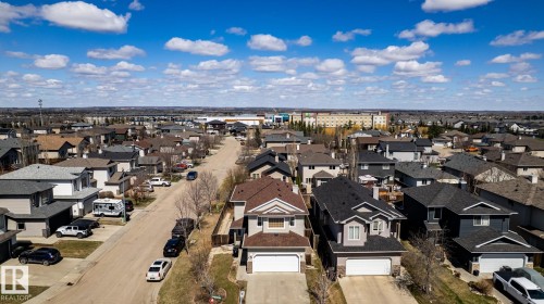 Residential neighborhood featuring numerous single-family homes with pitched roofs and attached garages - 55 Lamplight Cove, Spruce Grove, AB - Outdoor With View
