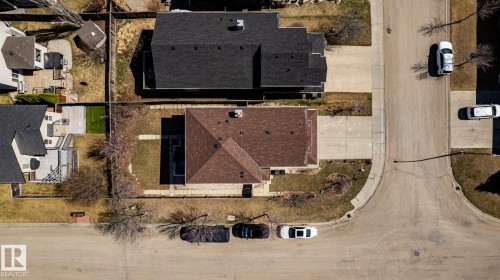 Corner lot property featuring a brown shingle roof and a paved driveway - 55 Lamplight Cove, Spruce Grove, AB - 