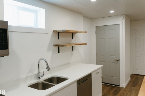 67 Lorraine Crescent, St. Albert, AB - Indoor Photo Showing Kitchen With Double Sink