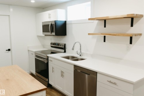 67 Lorraine Crescent, St. Albert, AB - Indoor Photo Showing Kitchen With Double Sink