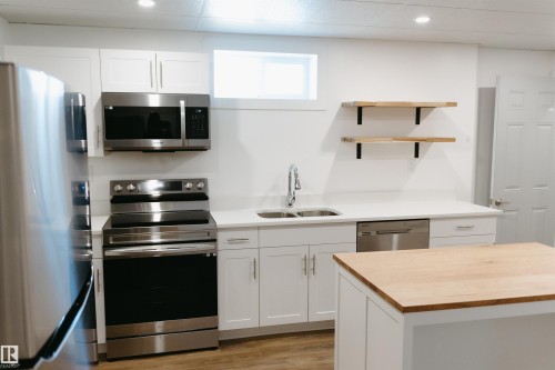 67 Lorraine Crescent, St. Albert, AB - Indoor Photo Showing Kitchen With Double Sink
