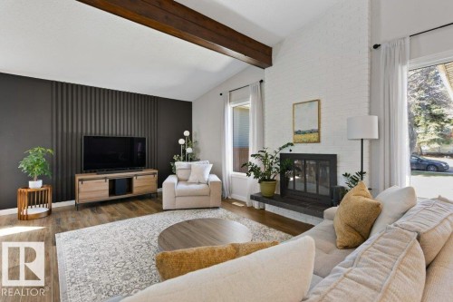 67 Lorraine Crescent, St. Albert, AB - Indoor Photo Showing Living Room