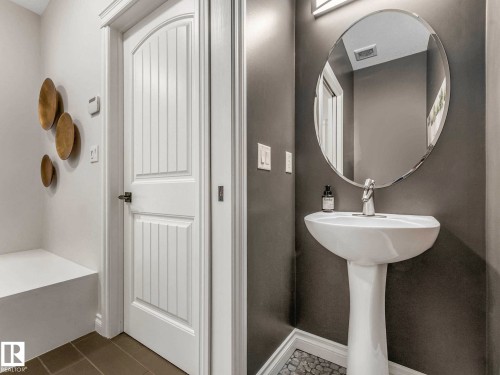 8908 208 Street, Edmonton, AB - Indoor Photo Showing Bathroom