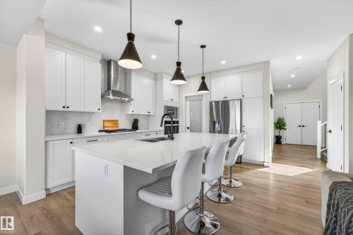 117 Kidd Crescent, Leduc, AB - Indoor Photo Showing Kitchen With Double Sink With Upgraded Kitchen
