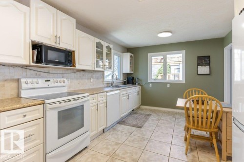 23 Maple Drive, St. Albert, AB - Indoor Photo Showing Kitchen